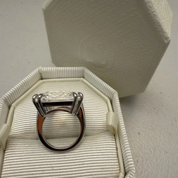 New Swarovski Mesmera Cocktail Ring, Octagon Cut Crystal, White, Rhodium Plated - Picture 8 of 11